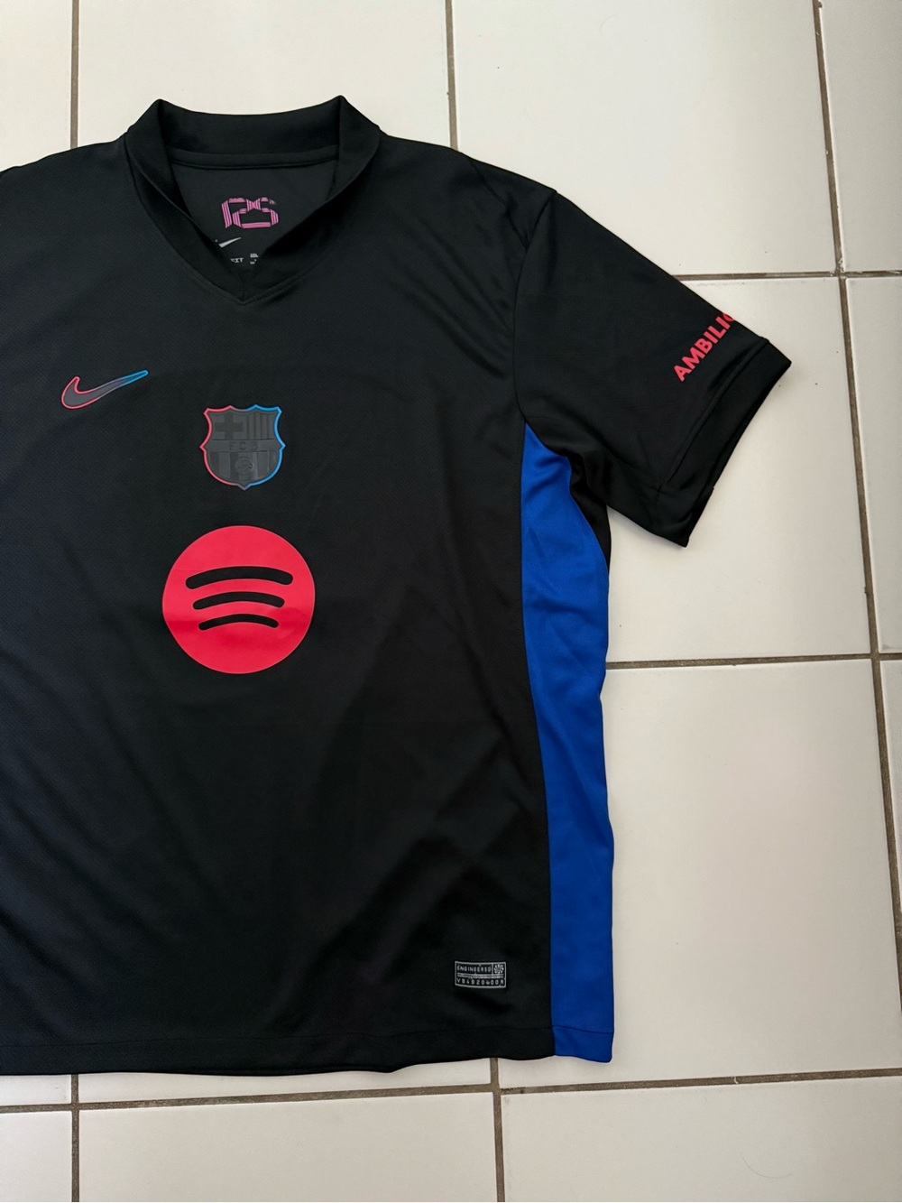 Nike Barcelona Away 2025 Black Soccer Jersey with Red & Blue Panels - Picture 2 of 5